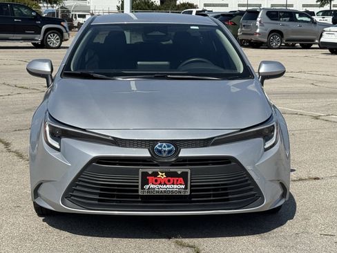 Used 2025 Toyota Corolla LE FWD image 7