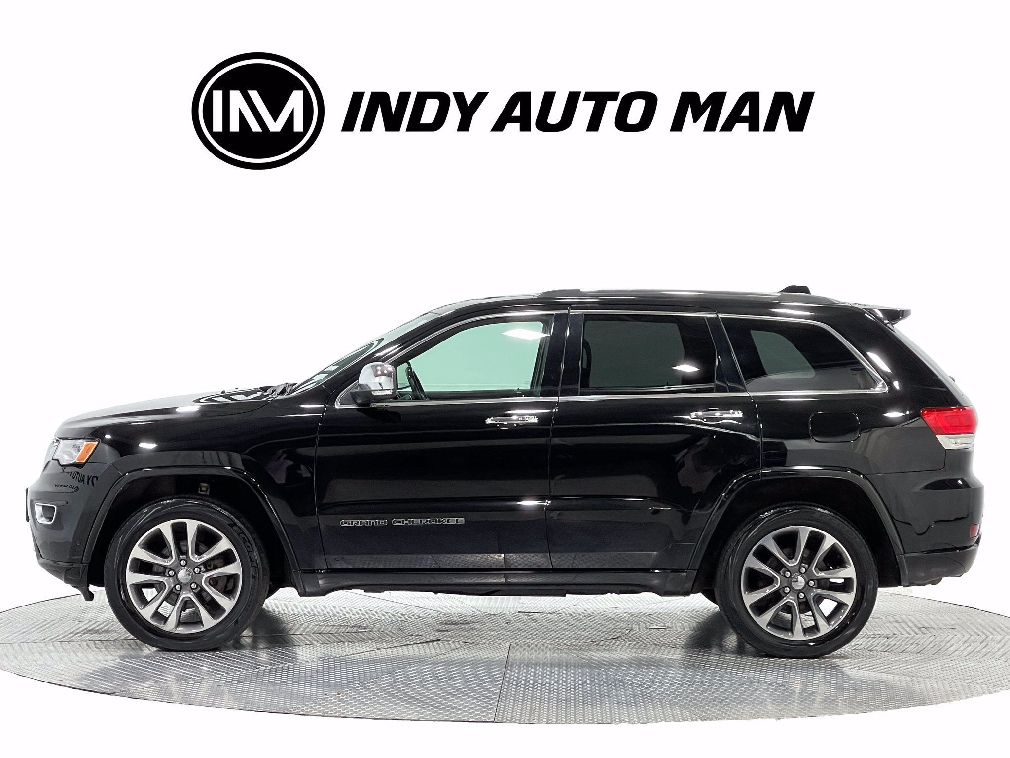 Used 2017 Jeep Grand Cherokee Overland w/ Jeep Active Safety Group AWD/4WD image 7