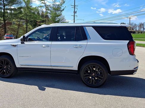 Used 2025 GMC Yukon Denali w/ Sun & Power Step Package AWD/4WD image 6