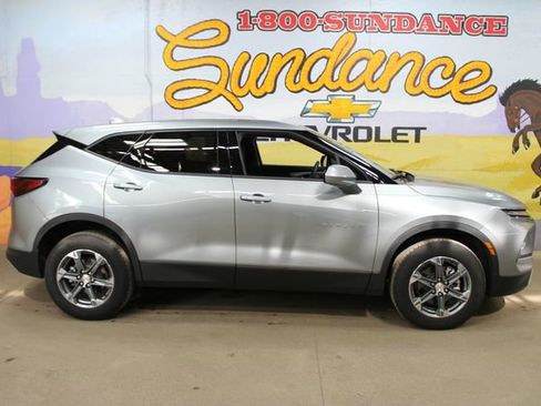 Used 2025 Chevrolet Blazer LT FWD image 1