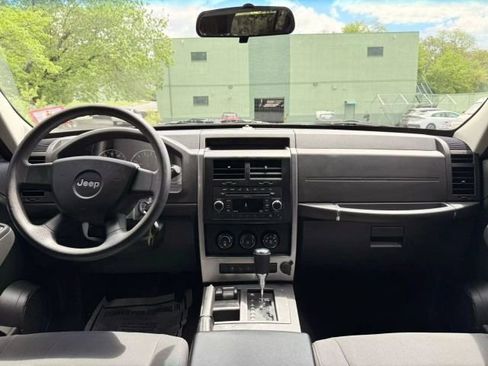 Used 2010 Jeep Liberty Sport image 17
