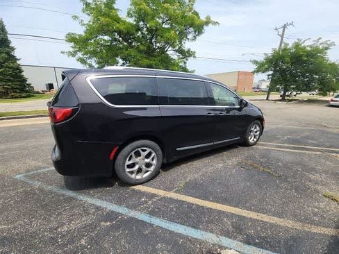 Certified 2019 Chrysler Pacifica Limited w/ Advanced Safetytec Group FWD image 13
