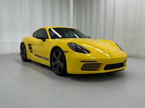 Used 2021 Porsche 718 Cayman image 1