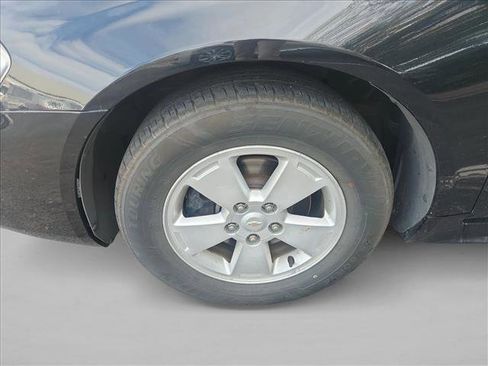 Used 2011 Chevrolet Impala LT FWD image 3