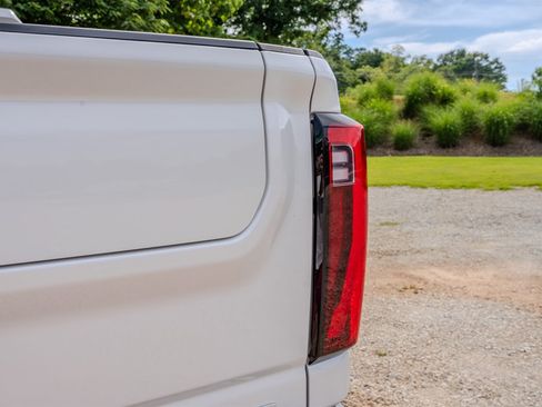Used 2024 GMC Sierra 2500 Denali w/ Denali Reserve Package AWD/4WD image 11