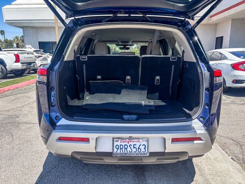 Used 2025 Nissan Pathfinder SL image 13