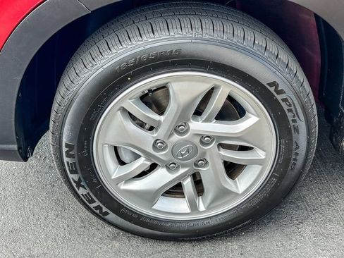 Used 2024 Hyundai Venue SE FWD image 11