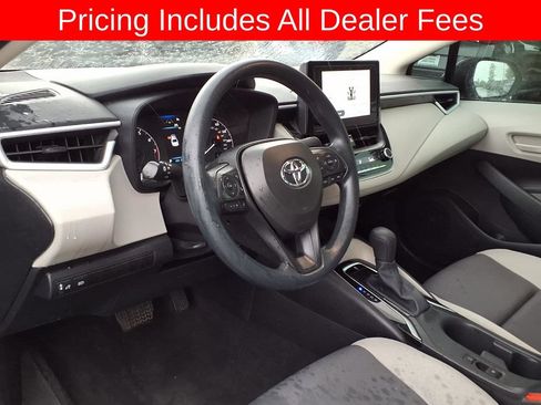 Used 2025 Toyota Corolla LE FWD image 18