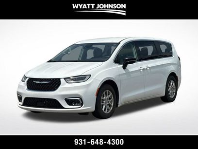 Used 2024 Chrysler Pacifica Touring-L