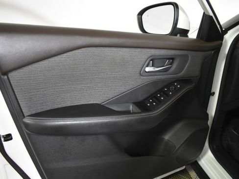 Used 2022 Nissan Rogue SV AWD/4WD image 7
