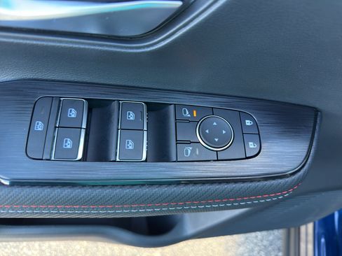 Used 2025 Nissan Kicks SR AWD/4WD image 12