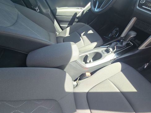 Used 2025 Toyota Corolla Cross LE FWD image 17