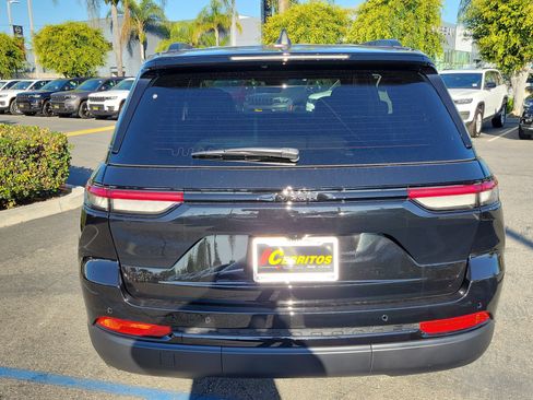 New 2025 Jeep Grand Cherokee Altitude AWD/4WD image 21