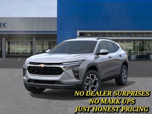 New 2026 Chevrolet Trax LT w/ Driver Confidence Package FWD image 5