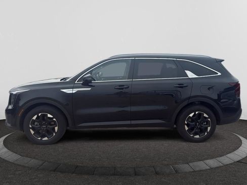 Used 2024 Kia Sorento S image 8