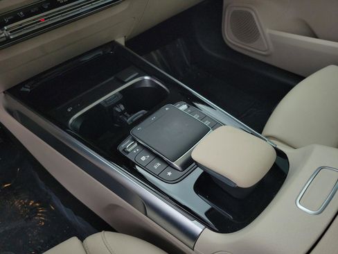 Certified 2023 Mercedes-Benz GLB 250 image 21