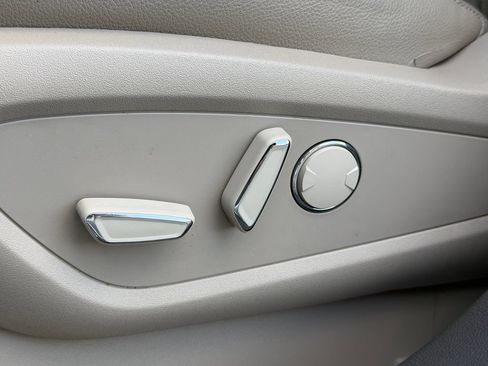 Used 2023 Lincoln Nautilus FWD w/ Premium Package image 17