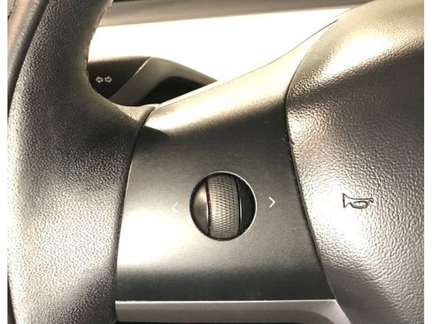 Used 2021 Tesla Model Y Long Range image 23