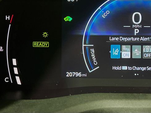 Used 2025 Toyota Camry SE w/ Convenience Package image 13