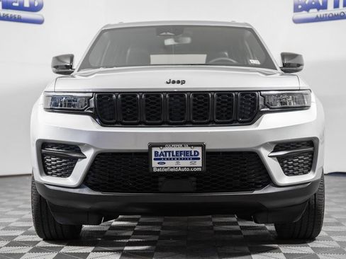 Used 2024 Jeep Grand Cherokee Altitude image 2