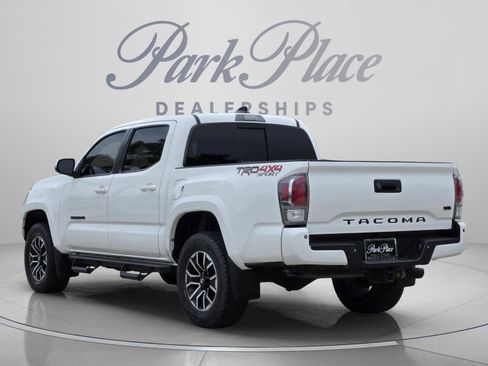 Used 2021 Toyota Tacoma TRD Sport w/ Technology Package AWD/4WD image 3