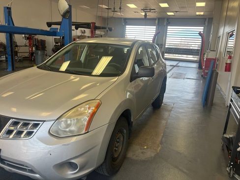 Used 2013 Nissan Rogue S FWD image 2