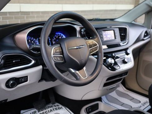 Used 2017 Chrysler Pacifica LX w/ Tire & Wheel Group image 14