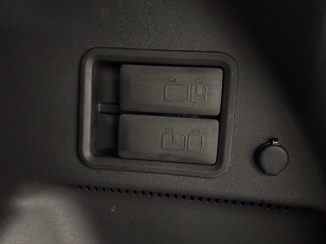 Used 2024 Chevrolet Equinox LT FWD image 35