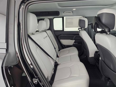 New 2026 Land Rover Defender 110 X-Dynamic SE image 12
