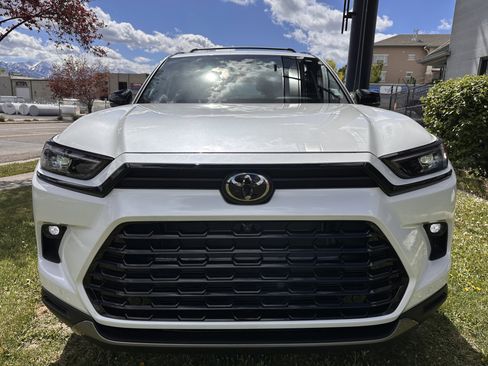 Used 2025 Toyota Grand Highlander AWD Hybrid image 13