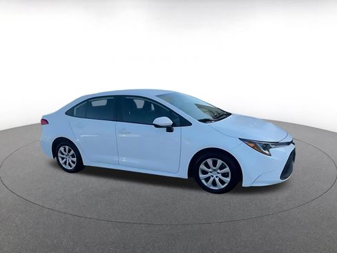 Used 2025 Toyota Corolla LE FWD image 2