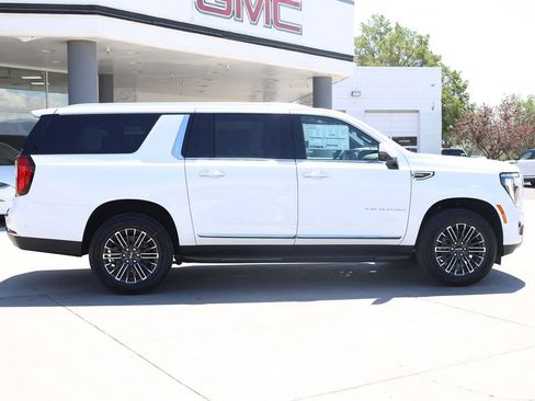 New 2026 GMC Yukon XL Elevation w/ Elevation Premium Package AWD/4WD image 7