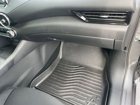 Used 2024 Nissan Sentra SV FWD image 32