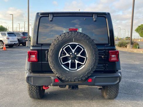 Used 2025 Jeep Wrangler Unlimited Rubicon w/ Convenience Group image 5