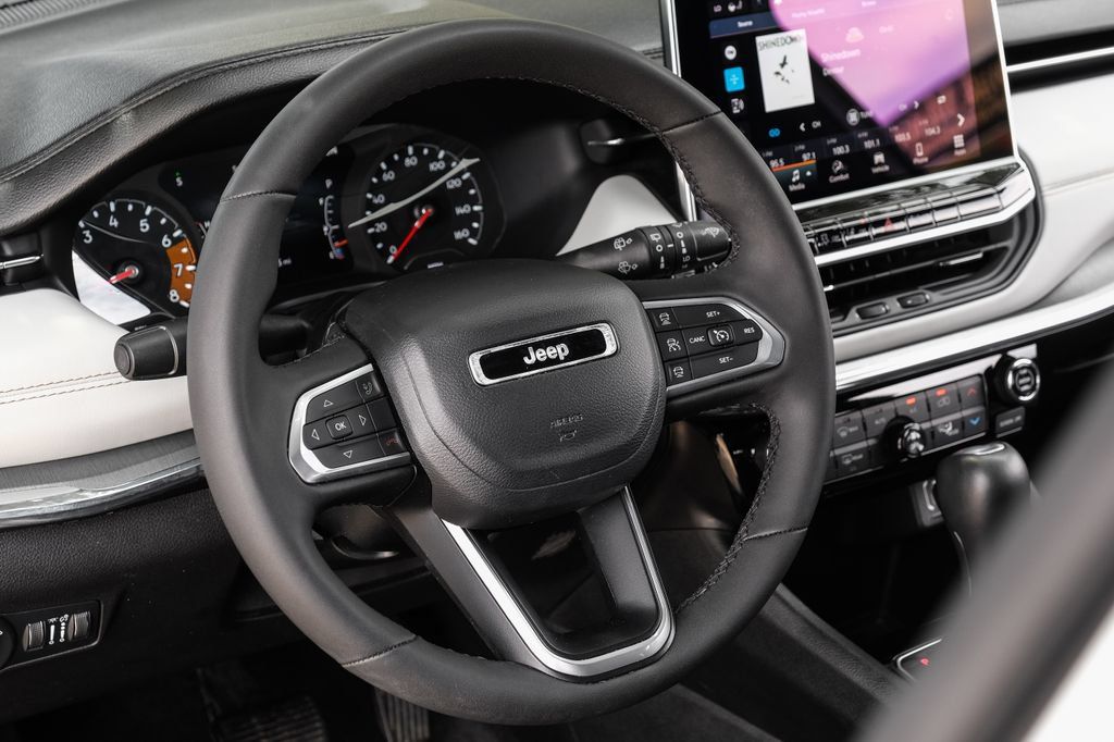 Used 2023 Jeep Compass Limited AWD/4WD image 4
