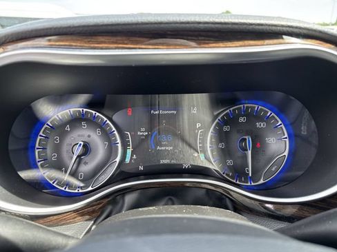 Certified 2024 Chrysler Pacifica Limited FWD image 10