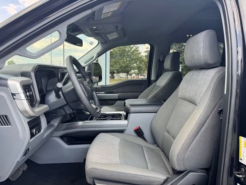 Used 2025 Ford F250 XLT w/ Black Appearance Package AWD/4WD image 5