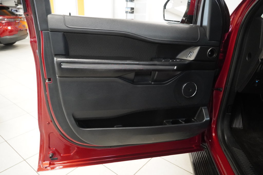 Used 2018 Ford Expedition Max XLT AWD/4WD image 6