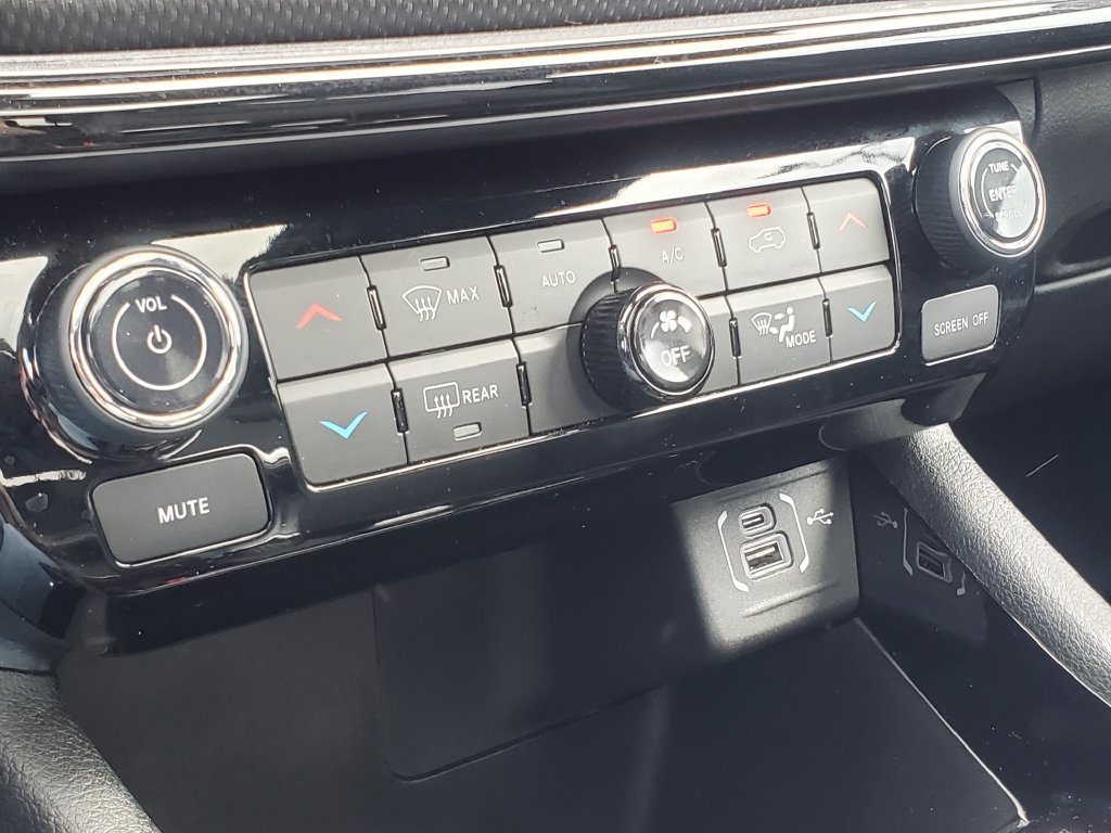 Used 2025 Jeep Compass Limited w/ Sun & Sound Group AWD/4WD image 17