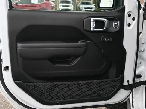 Used 2024 Jeep Wrangler Willys image 28