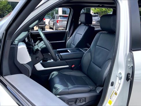 Used 2025 Toyota Tundra Platinum AWD/4WD image 8