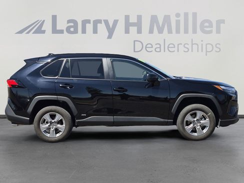 Used 2025 Toyota RAV4 LE image 8