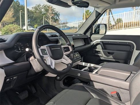 Used 2025 Land Rover Defender 90 S image 12