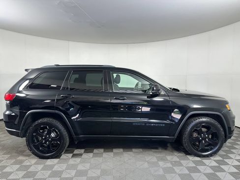 Used 2018 Jeep Grand Cherokee Laredo AWD/4WD image 9