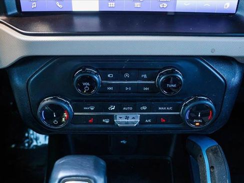 Used 2022 Ford Bronco Wildtrak image 19