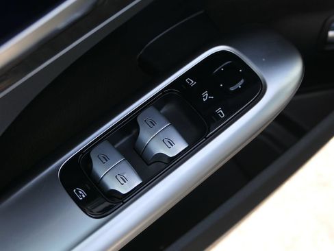 Used 2025 Mercedes-Benz C 300 4MATIC Sedan image 16