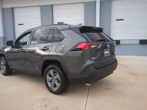 Used 2024 Toyota RAV4 LE image 8