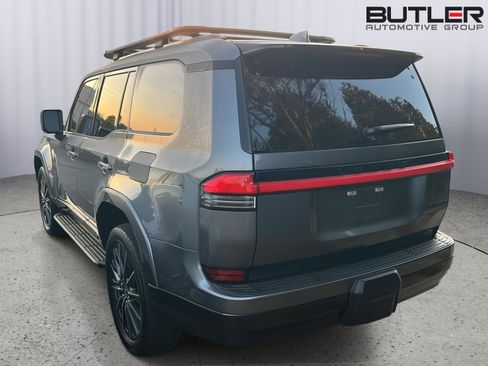 Used 2024 Lexus GX 550 w/ Cold Area Package image 10