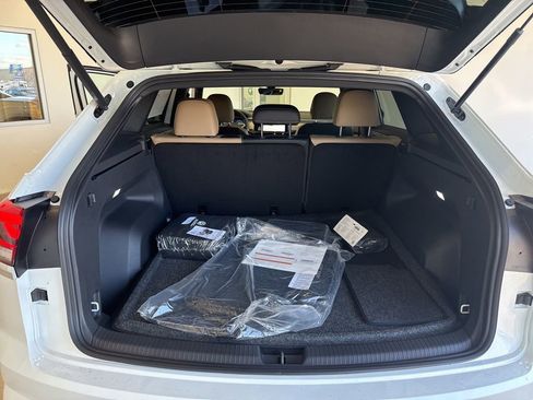 New 2026 Volkswagen Atlas Cross Sport SE image 16