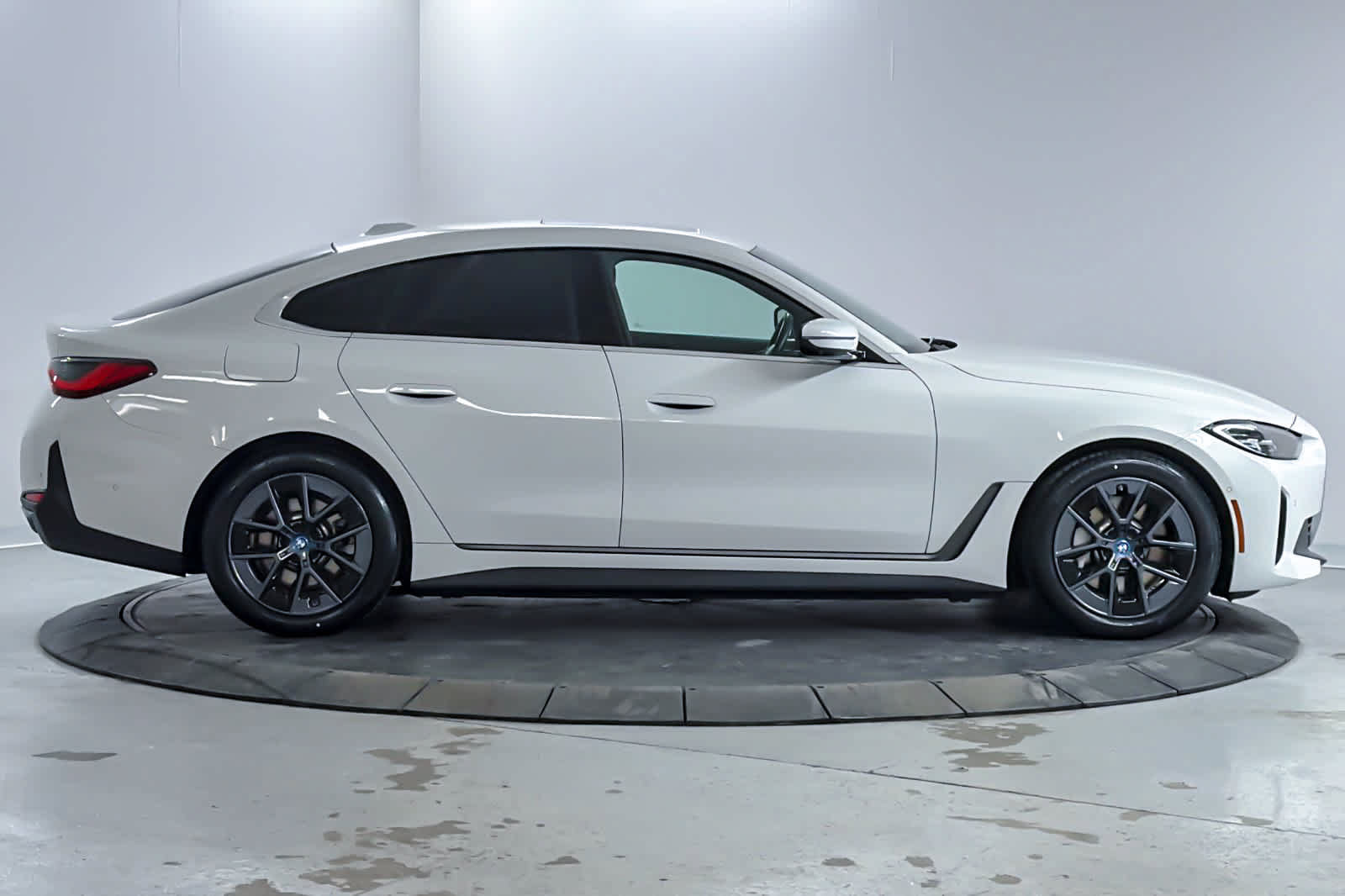 Used 2023 BMW i4 eDrive40 w/ Premium Package RWD image 8